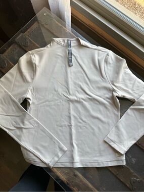 NWOT Vuori Neutral Pale Beige Mock Neck Long Sleeve Top
